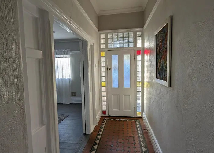 Hatbox House